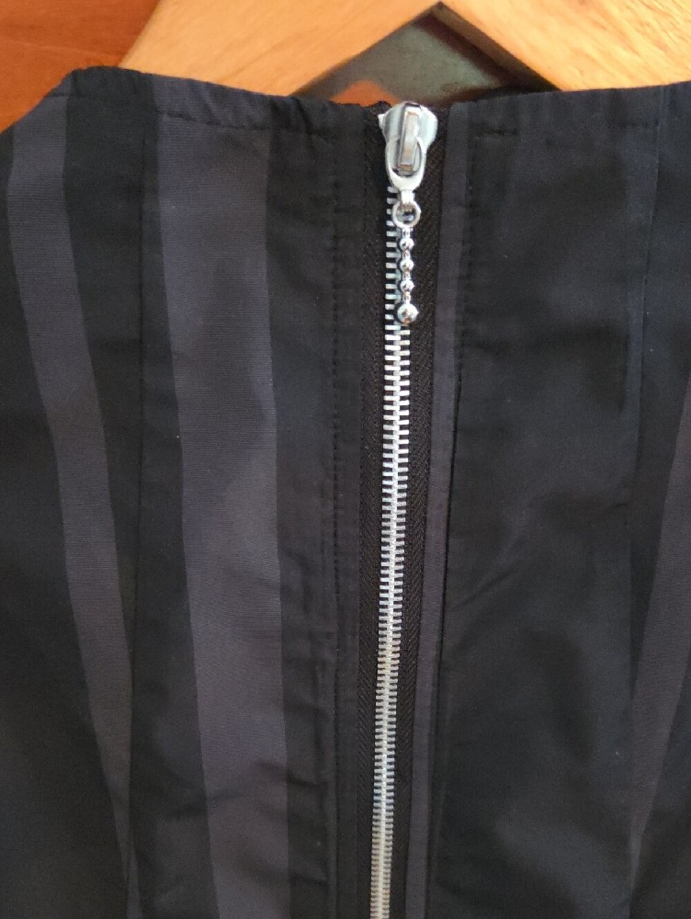 Sun Kim Sleeveless Black Striped Midi Dress with Pocket Details - Picture 5 of 6